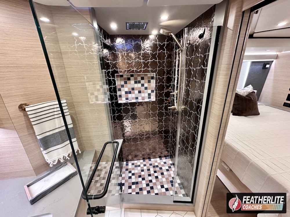 2026 Prevost Featherlite H3-45 For Sale